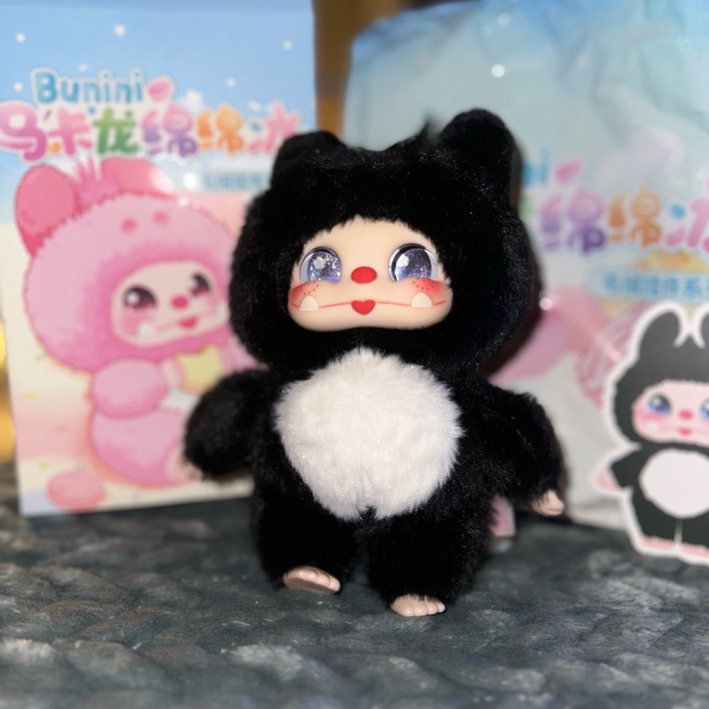 Bunini Black mulberry ice  it is open to show